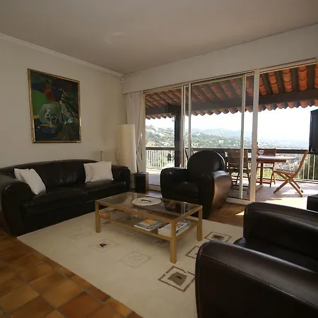 - 2 Villa Les Issambres