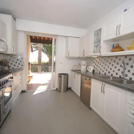 - 2 Villa