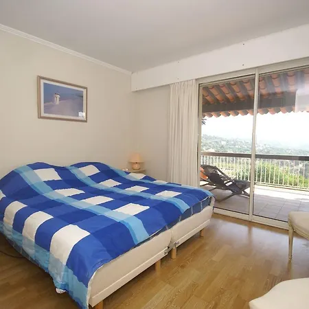 - 2 Villa *